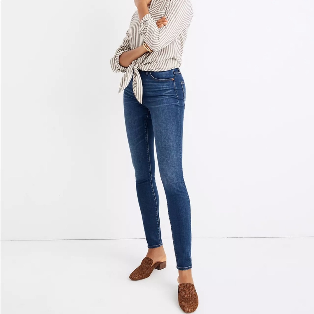 Curvy high rise jeans in Hayes Wash